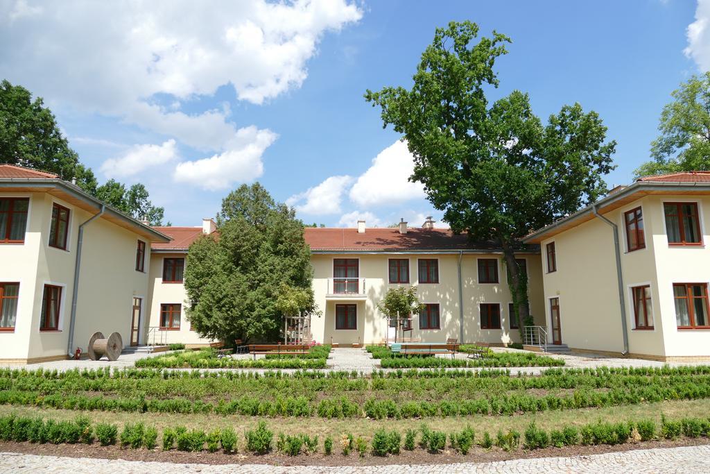 Ckm Centrum Konferencyjne Mazowsze Otrebusy Экстерьер фото