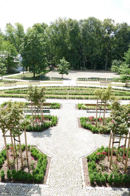 Ckm Centrum Konferencyjne Mazowsze Otrebusy Экстерьер фото