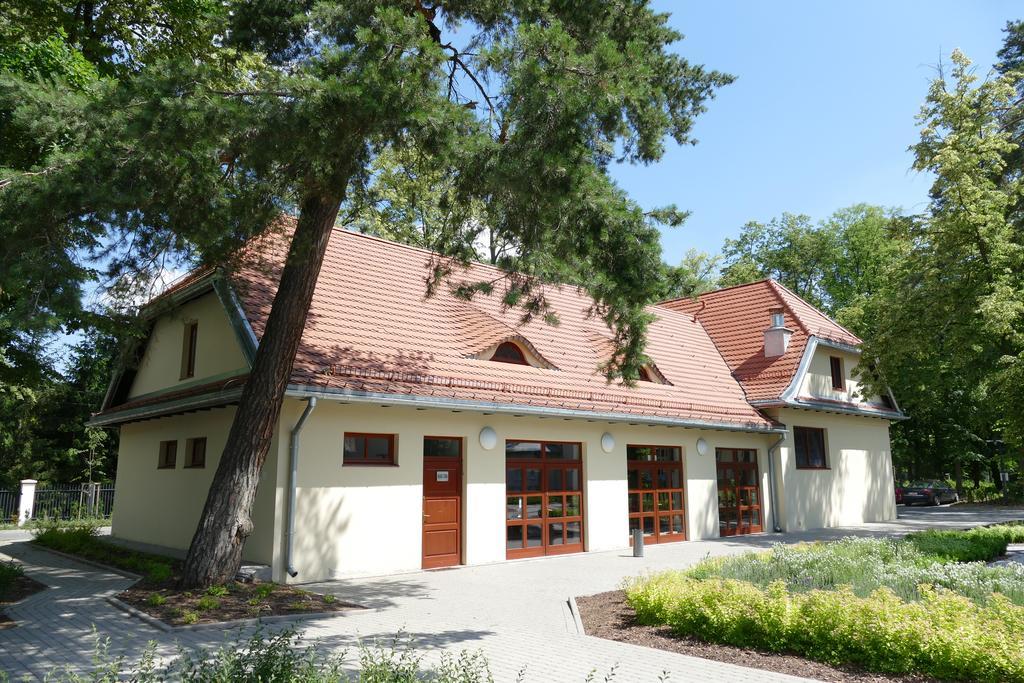 Ckm Centrum Konferencyjne Mazowsze Otrebusy Экстерьер фото